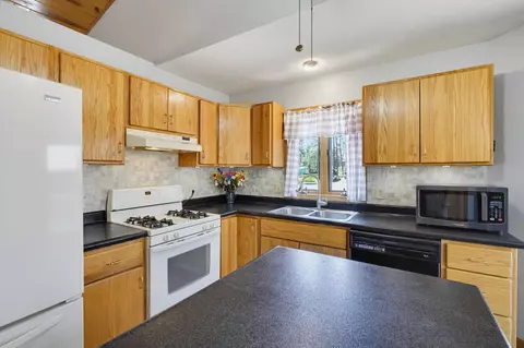 Kitchen - 25333 Beaver Lake Rd, Custer, SD 57730 photo 3 of 3