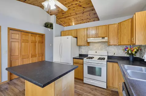Kitchen - 25333 Beaver Lake Rd, Custer, SD 57730 photo 1 of 3
