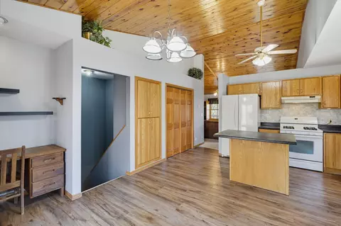 Entry Way - 25333 Beaver Lake Rd, Custer, SD 57730 photo 1 of 1