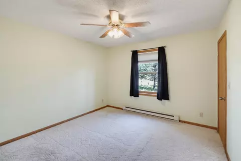 Bedroom - 25333 Beaver Lake Rd, Custer, SD 57730 photo 2 of 3
