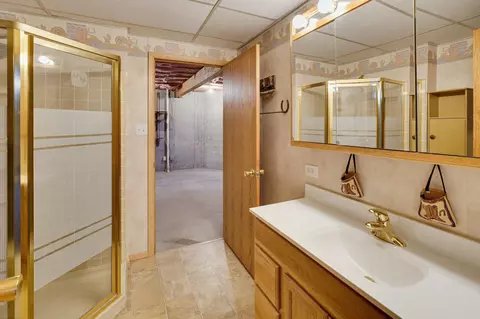 Bath - 25333 Beaver Lake Rd, Custer, SD 57730 photo 4 of 4