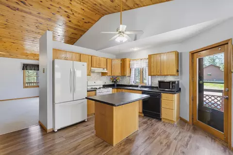 Kitchen - 25333 Beaver Lake Rd, Custer, SD 57730 photo 2 of 3