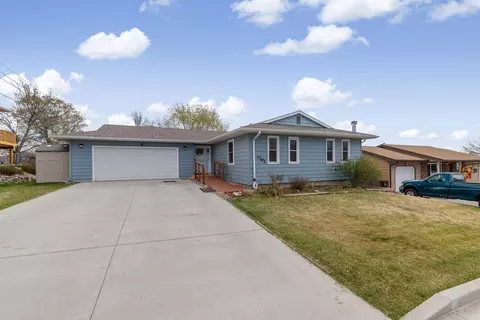 3702 Parkview Dr, Rapid City, SD 57701