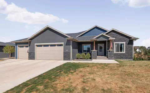 5816 Cloud Peak Dr, Rapid City, SD 57702