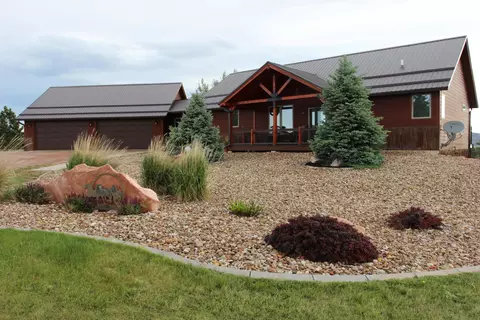 27909 Lariat Cir, Hot Springs, SD 57747