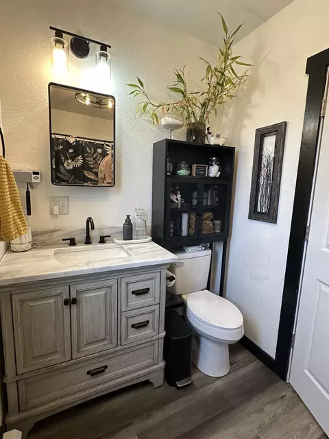 Bath - 12953 194th St, Vale, SD 57788 photo 1 of 3