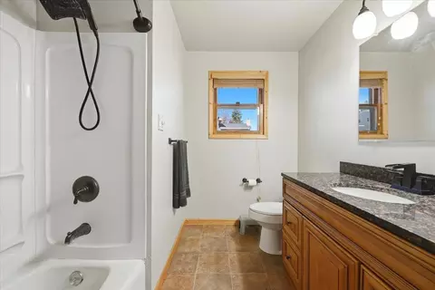 Bath - 1002 Sunset Dr, Spearfish, SD 57783 photo 2 of 4