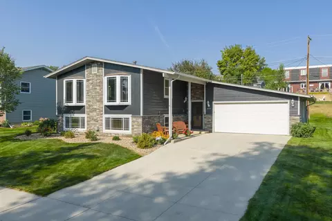 4414 Bellewood Dr, Rapid City, SD 57702
