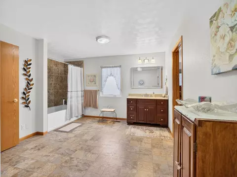 Bath - 2038 12th Ave, Belle Fourche, SD 57717 photo 2 of 5