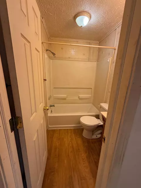 Bath - 1937 Baltimore Ave, Hot Springs, SD 57747 photo 1 of 2