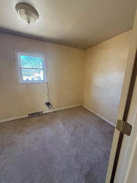 Bedroom - 1937 Baltimore Ave, Hot Springs, SD 57747 photo 2 of 5
