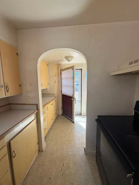Kitchen - 1937 Baltimore Ave, Hot Springs, SD 57747 photo 3 of 3