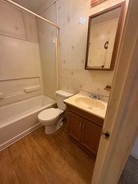 Bath - 1937 Baltimore Ave, Hot Springs, SD 57747 photo 2 of 2
