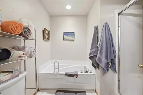 Bath - 2910 Sapphire Ln, Spearfish, SD 57783 photo 2 of 5