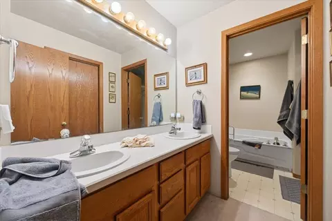 Bath - 2910 Sapphire Ln, Spearfish, SD 57783 photo 1 of 5
