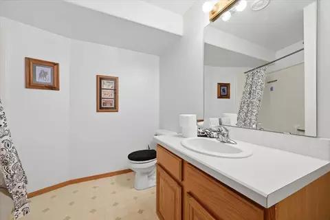 Bath - 2910 Sapphire Ln, Spearfish, SD 57783 photo 5 of 5