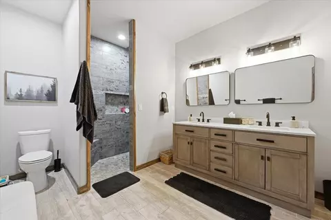 Bath - 20811 Mattson Ln, Sturgis, SD 57785 photo 1 of 5