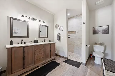 Bath - 20811 Mattson Ln, Sturgis, SD 57785 photo 4 of 5