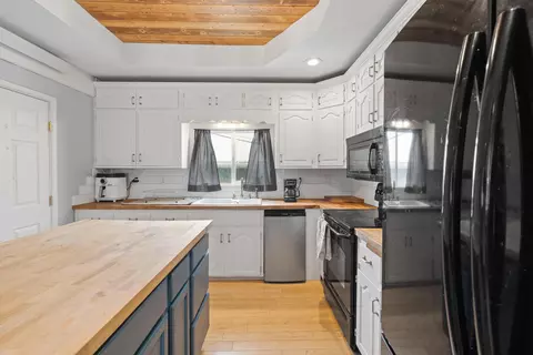 Kitchen - 204 Park Ave, Lead, SD 57754 photo 2 of 4