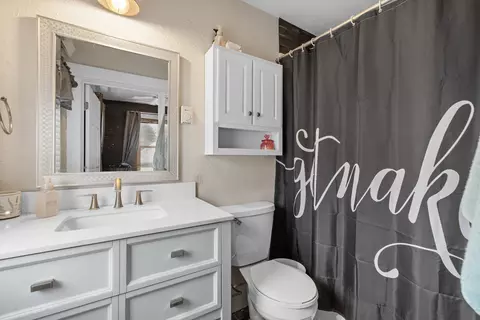 Bath - 204 Park Ave, Lead, SD 57754 photo 1 of 4