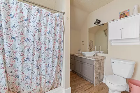 Bath - 204 Park Ave, Lead, SD 57754 photo 4 of 4
