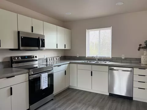 Kitchen - 901 Butte St, Belle Fourche, SD 57717 photo 5 of 5