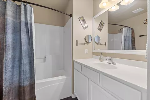 Bath - 476 Freude Ln, Box Elder, SD 57719 photo 3 of 4