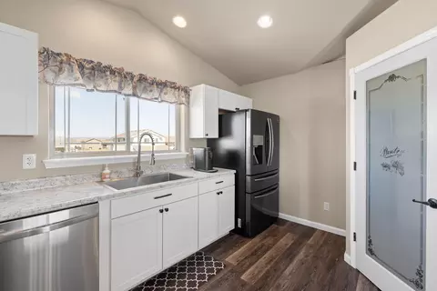 Kitchen - 476 Freude Ln, Box Elder, SD 57719 photo 2 of 3