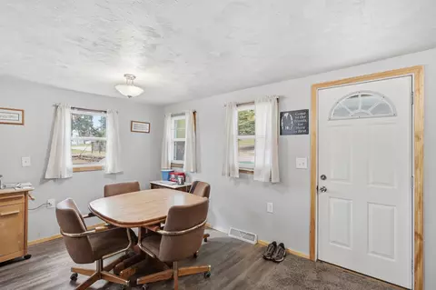 Dining - 606 Victory Ln, Custer, SD 57730 photo 2 of 2