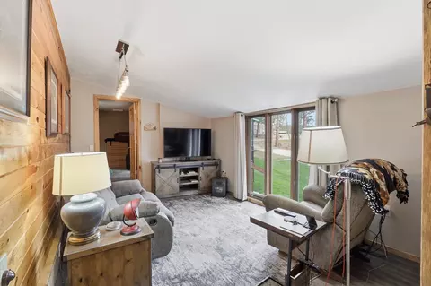 Living - 606 Victory Ln, Custer, SD 57730 photo 1 of 3