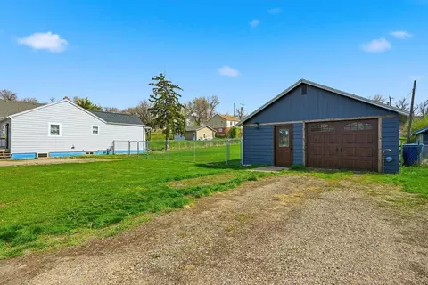 Exterior - 830 Lawrence St, Belle Fourche, SD 57717 photo 2 of 4