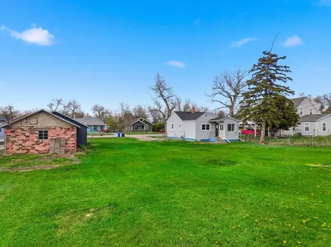 Exterior - 830 Lawrence St, Belle Fourche, SD 57717 photo 3 of 4