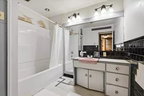 Bath - 640 Washington St, Lead, SD 57754 photo 1 of 1