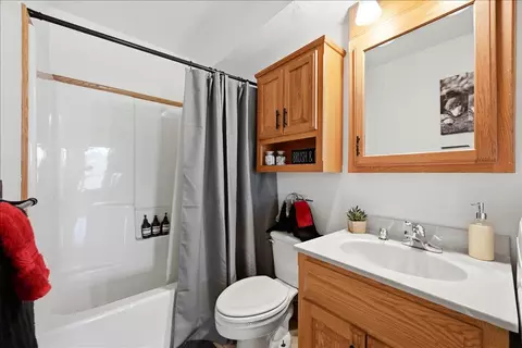 Bath - 21180 Lookout Trl, Lead, SD 57754 photo 2 of 2