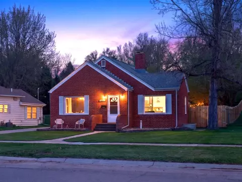 1032 Kingsbury St, Belle Fourche, SD 57717