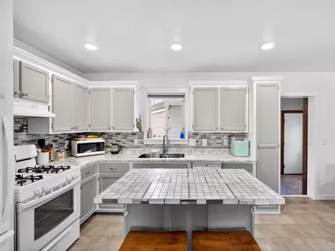Kitchen - 700 Stanley St, Belle Fourche, SD 57717 photo 1 of 4