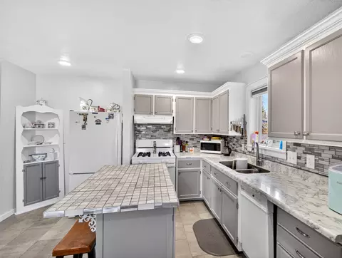 Kitchen - 700 Stanley St, Belle Fourche, SD 57717 photo 4 of 4