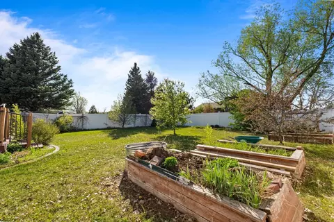Exterior - 2122 11th Ave, Belle Fourche, SD 57717 photo 5 of 10
