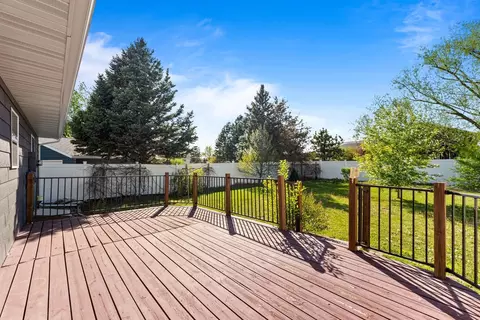Exterior - 2122 11th Ave, Belle Fourche, SD 57717 photo 6 of 10