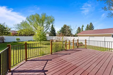 Exterior - 2122 11th Ave, Belle Fourche, SD 57717 photo 4 of 10