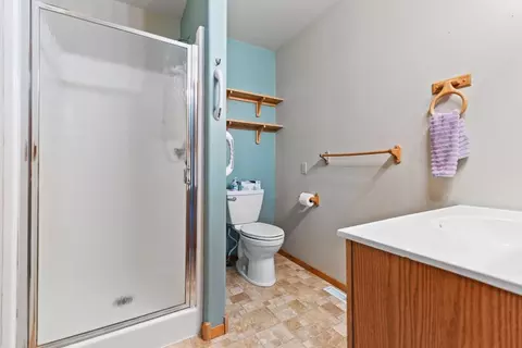 Bath - 2122 11th Ave, Belle Fourche, SD 57717 photo 3 of 4