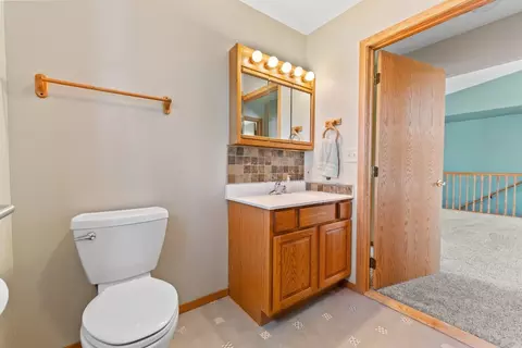 Bath - 2122 11th Ave, Belle Fourche, SD 57717 photo 1 of 4