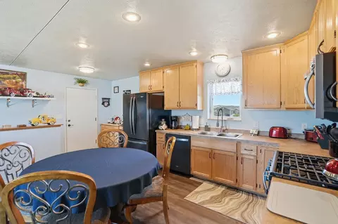 Kitchen - 477 Bluebird Dr, Box Elder, SD 57719 photo 2 of 6