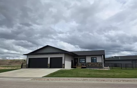 2119 Arrowhead Cir, Spearfish, SD 57783
