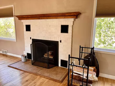 Living - 310 7th Ave, Edgemont, SD 57735 photo 3 of 3