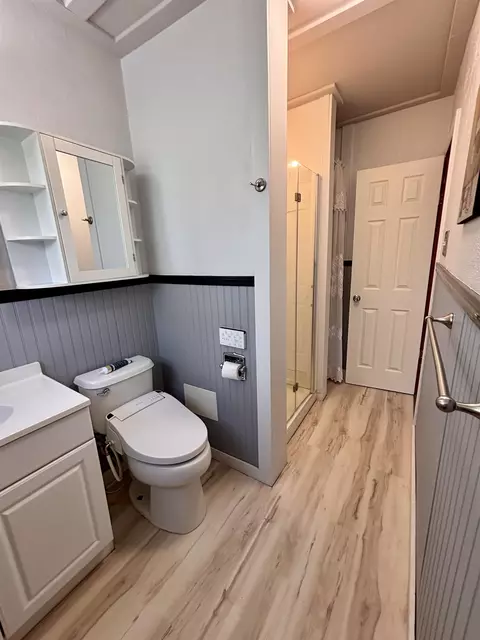 Bath - 310 7th Ave, Edgemont, SD 57735 photo 2 of 4