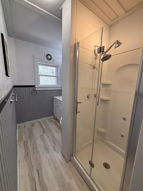 Bath - 310 7th Ave, Edgemont, SD 57735 photo 1 of 4