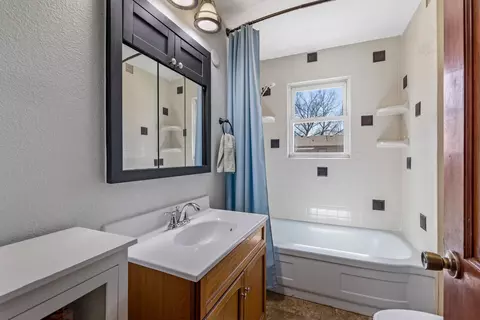 Bath - 21 Rosse Dr, Custer, SD 57730 photo 1 of 1