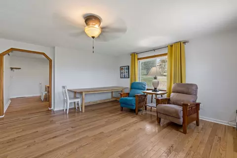 Living - 21 Rosse Dr, Custer, SD 57730 photo 1 of 3