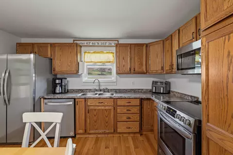 Kitchen - 21 Rosse Dr, Custer, SD 57730 photo 2 of 3